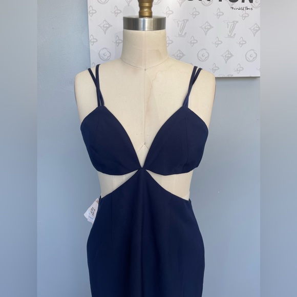 Fame and Partners Dress zyra -navy maxi dress cut detail - Picture 3 of 7